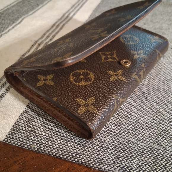Louis Vuitton Monogram Wallet - Picture 12 of 16